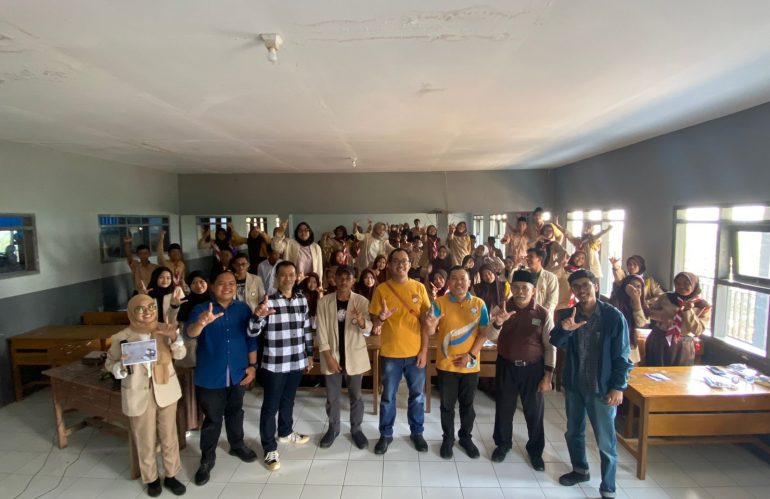 KKN Uniga Kelompok 57 Desa Bunisari Adakan Seminar Literasi Digital